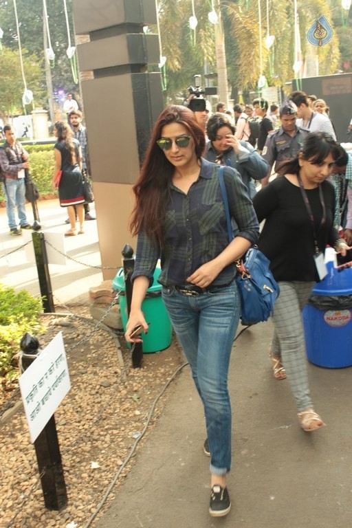 Vidya Balan Unveiles Designers Summer Collection - 29 / 42 photos