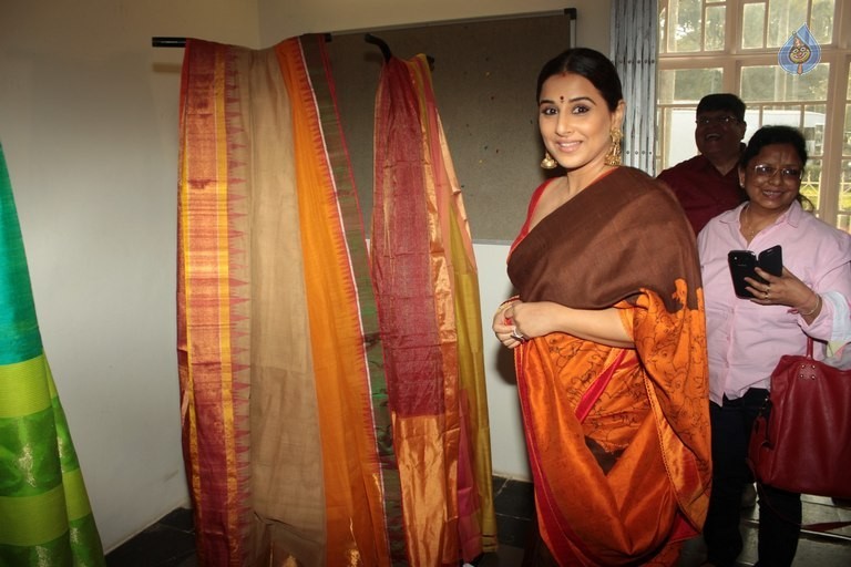 Vidya Balan Unveiles Designers Summer Collection - 35 / 42 photos
