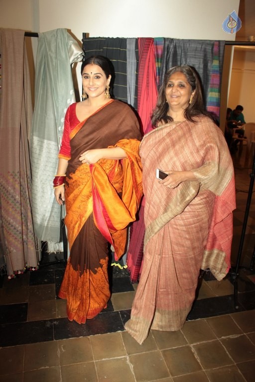 Vidya Balan Unveiles Designers Summer Collection - 37 / 42 photos