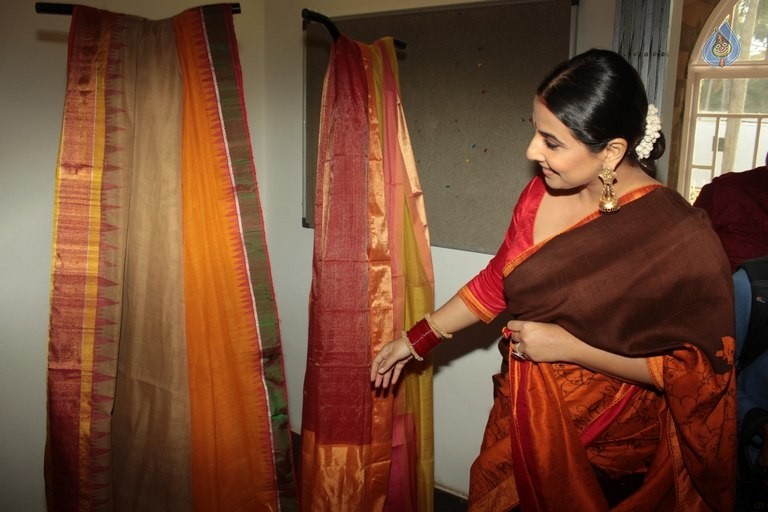 Vidya Balan Unveiles Designers Summer Collection - 39 / 42 photos