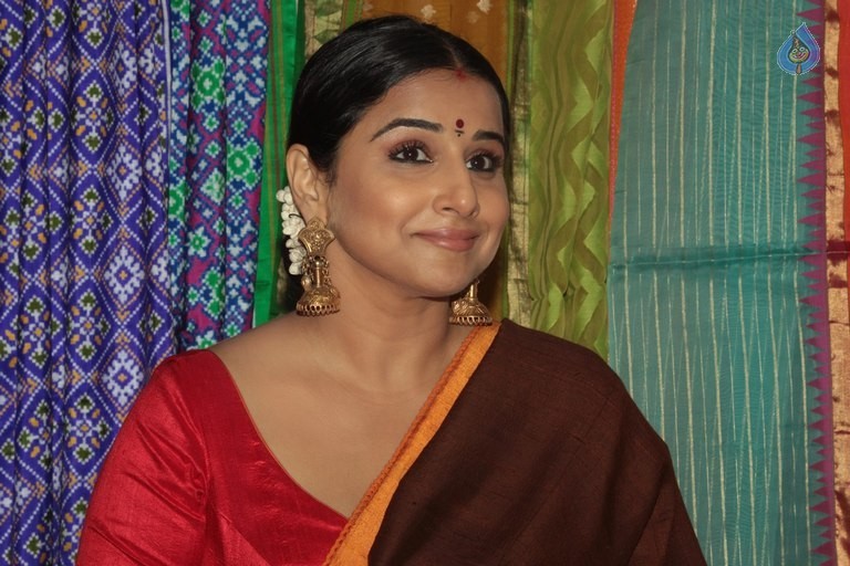 Vidya Balan Unveiles Designers Summer Collection - 41 / 42 photos
