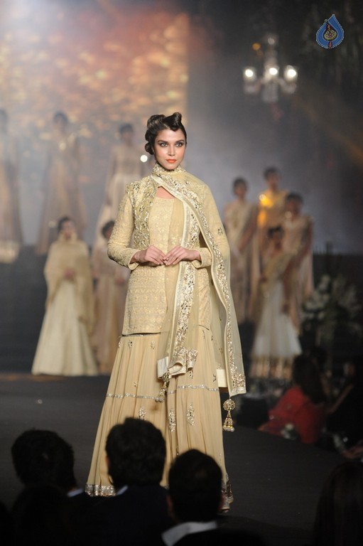 Vikram Phadnis 25 years Completion Fashion Show - 5 / 91 photos