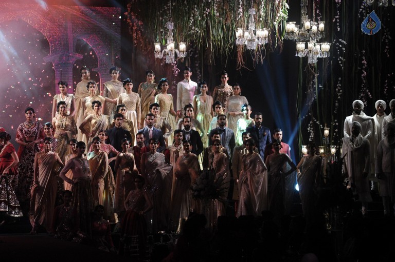 Vikram Phadnis 25 years Completion Fashion Show - 6 / 91 photos