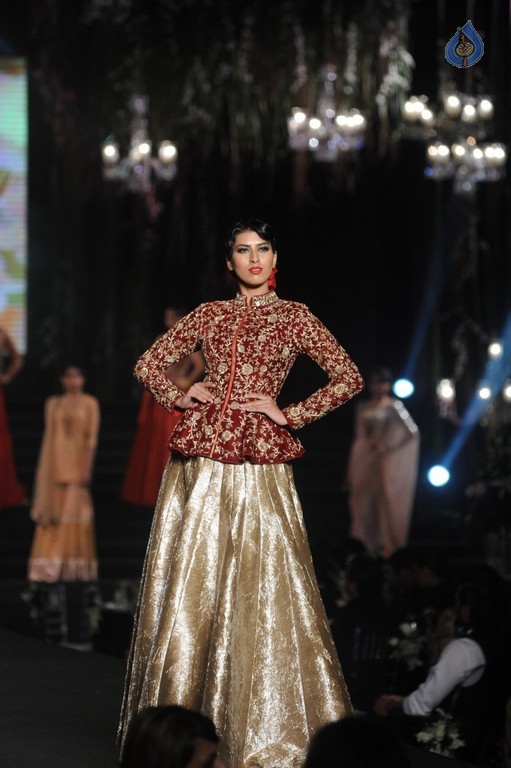 Vikram Phadnis 25 years Completion Fashion Show - 60 / 91 photos