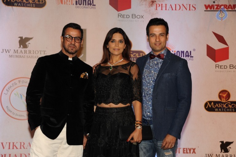 Vikram Phadnis 25 years Completion Fashion Show - 72 / 91 photos