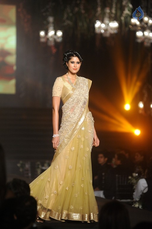 Vikram Phadnis 25 years Completion Fashion Show - 76 / 91 photos