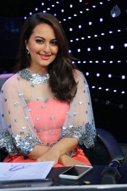 Welcome Back Stars at Indian Idol Juniors Sets - 1 / 13 photos