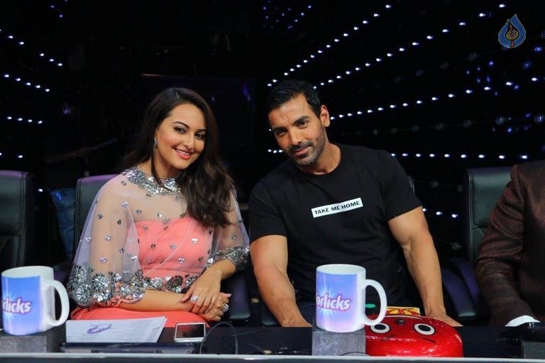 Welcome Back Stars at Indian Idol Juniors Sets - 6 / 13 photos