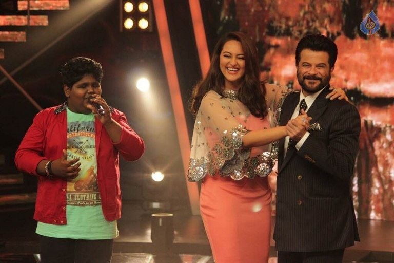 Welcome Back Stars at Indian Idol Juniors Sets - 7 / 13 photos