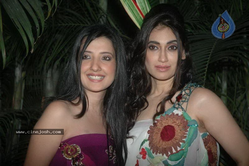 Wine Viva Fashion Show 2011 - 1 / 101 photos