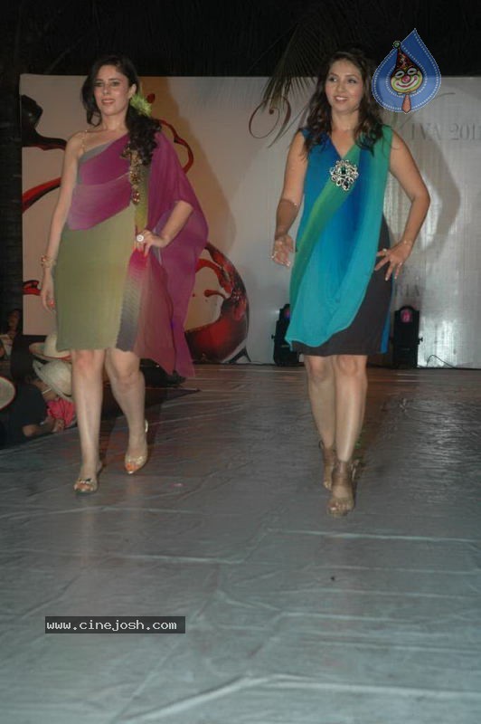 Wine Viva Fashion Show 2011 - 2 / 101 photos