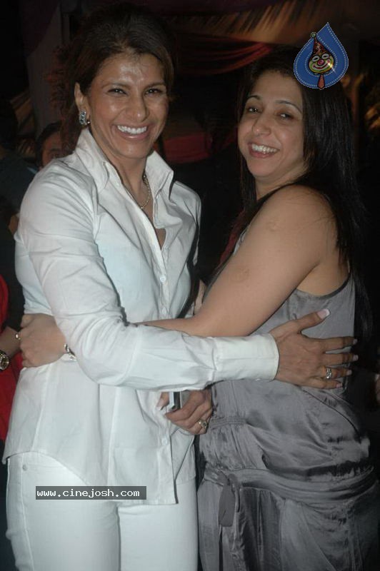 Wine Viva Fashion Show 2011 - 3 / 101 photos