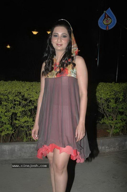 Wine Viva Fashion Show 2011 - 17 / 101 photos