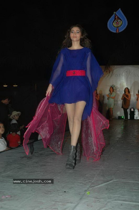 Wine Viva Fashion Show 2011 - 21 / 101 photos