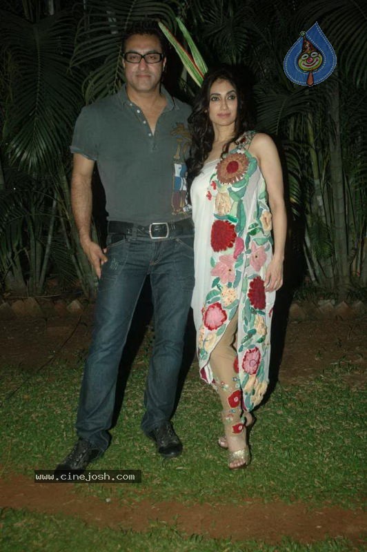 Wine Viva Fashion Show 2011 - 45 / 101 photos