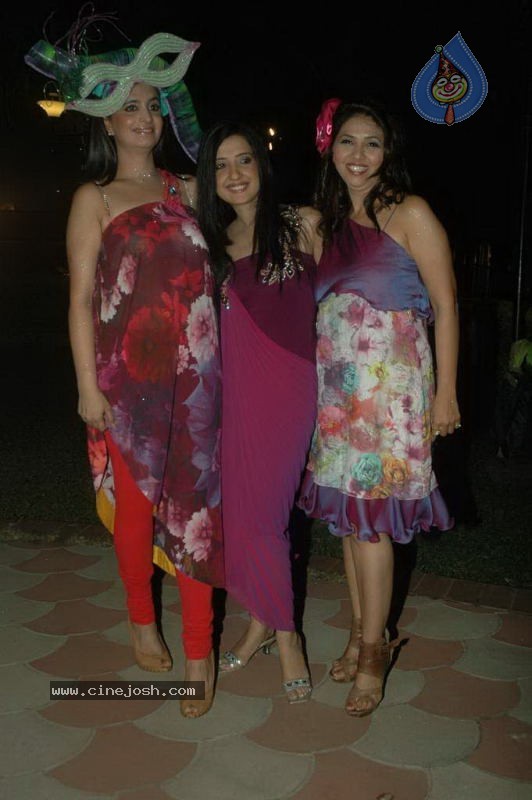 Wine Viva Fashion Show 2011 - 53 / 101 photos