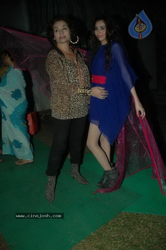 Wine Viva Fashion Show 2011 - 62 / 101 photos