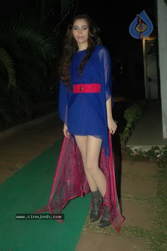 Wine Viva Fashion Show 2011 - 71 / 101 photos