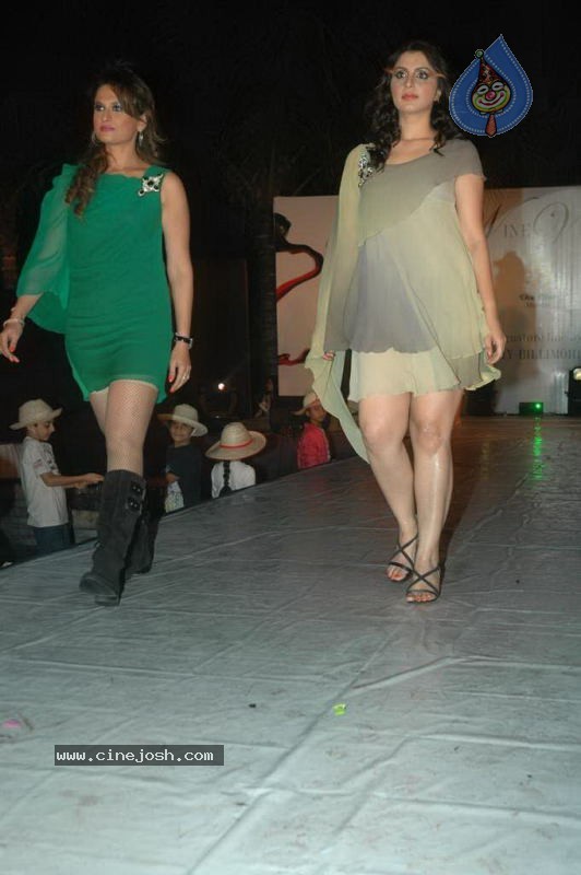 Wine Viva Fashion Show 2011 - 73 / 101 photos