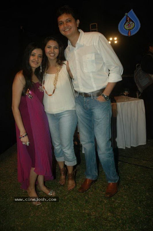 Wine Viva Fashion Show 2011 - 81 / 101 photos