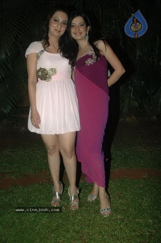 Wine Viva Fashion Show 2011 - 86 / 101 photos