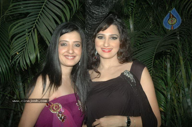 Wine Viva Fashion Show 2011 - 88 / 101 photos