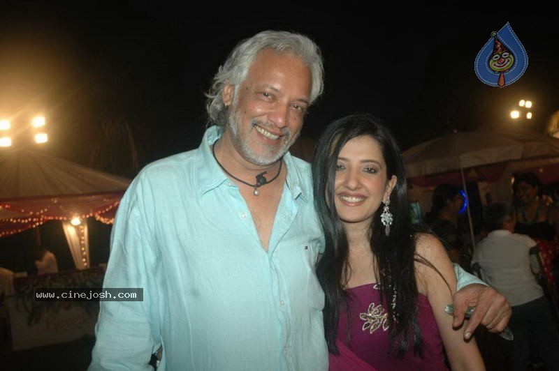 Wine Viva Fashion Show 2011 - 99 / 101 photos