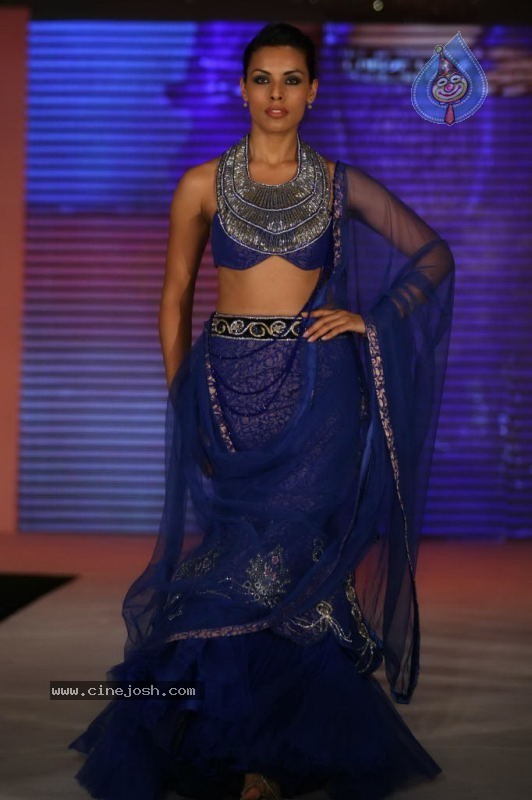 WLC Chimera 2011 Hot Fashion Show - 22 / 92 photos