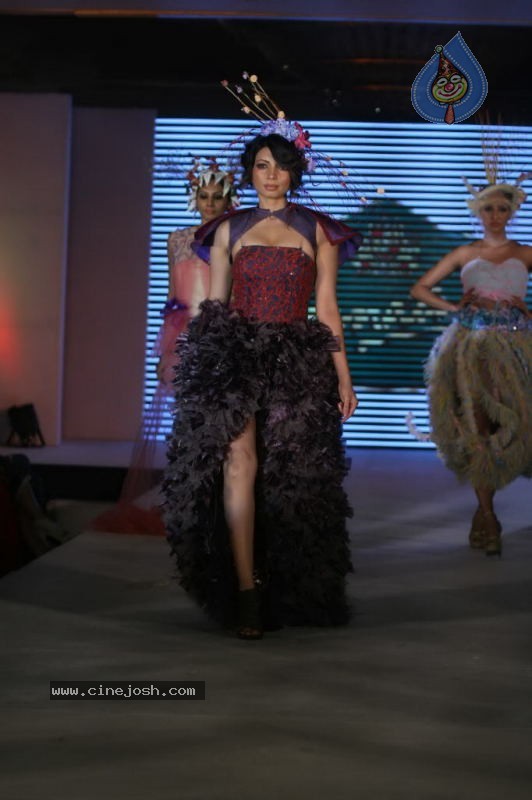 WLC Chimera 2011 Hot Fashion Show - 29 / 92 photos