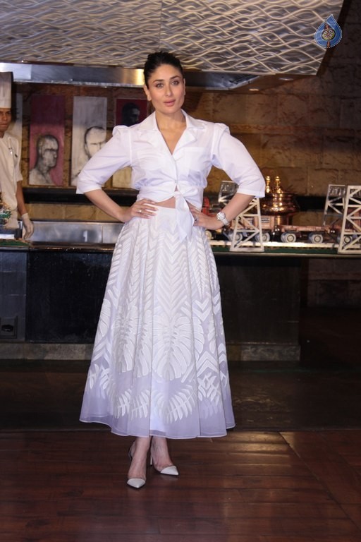 Womens Day Celebration with Ki and Ka Team - 7 / 63 photos