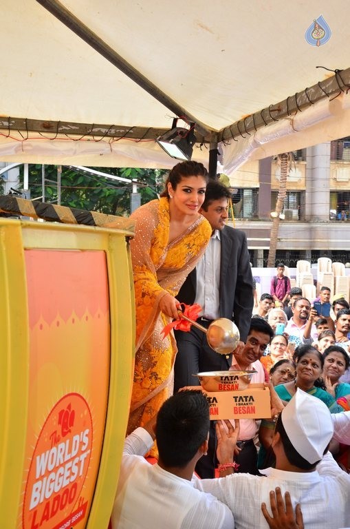 World Biggest Besan Ladoo Unveiling - 20 / 21 photos