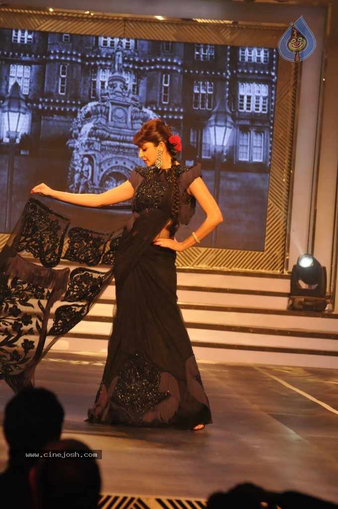 Yash Chopra Birthday Tribute Fashion Show - 2 / 78 photos