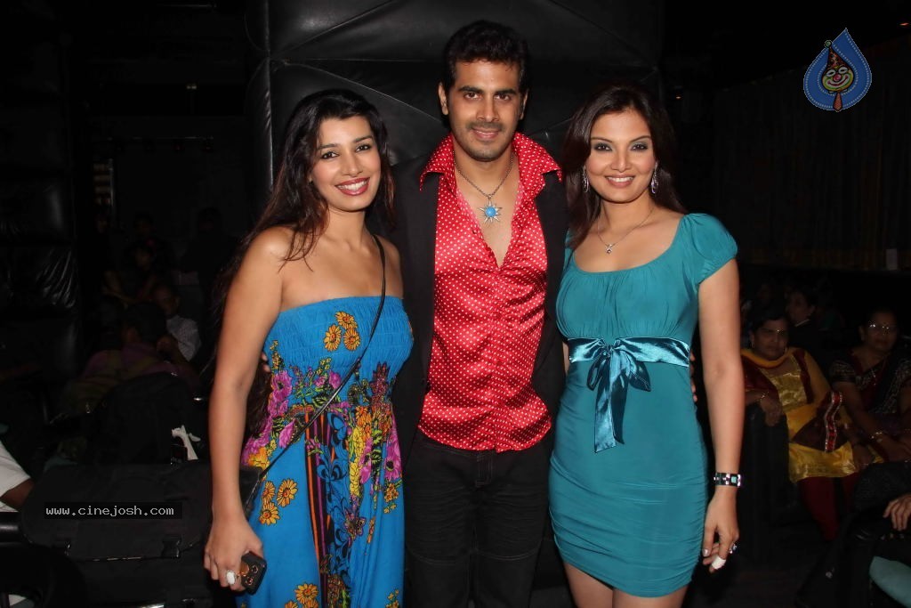 Yeh Dooriyan Movie First Look Launch - 9 / 27 photos