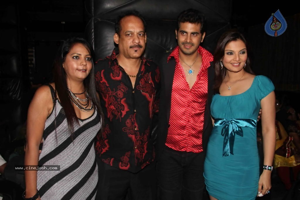 Yeh Dooriyan Movie First Look Launch - 26 / 27 photos