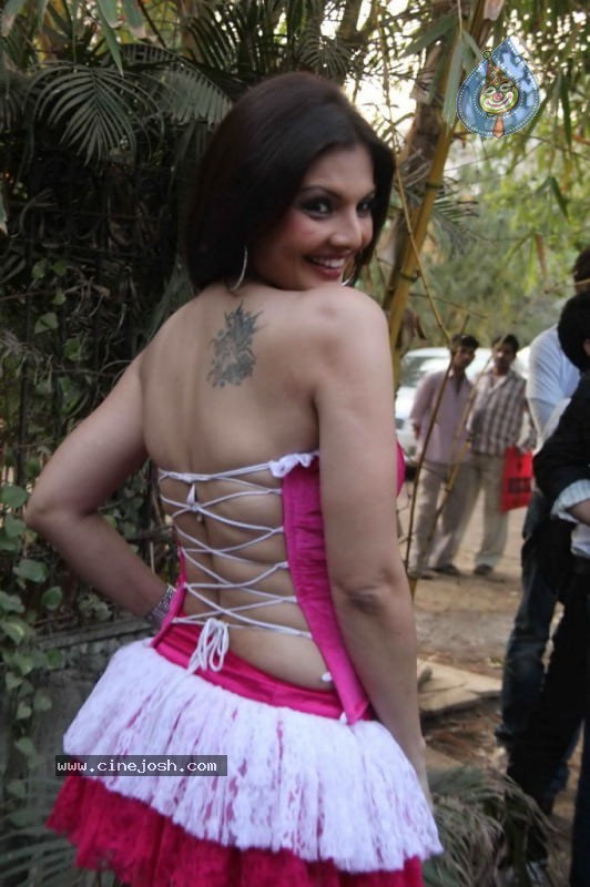 Yeh Dooriyan Movie Spicy Stills - 20 / 36 photos