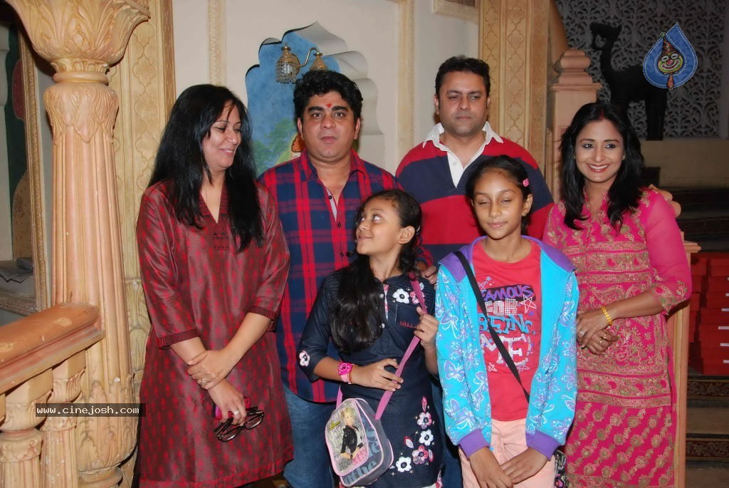 Yeh Rishta Kya Kehlata Hai 3 Years Completion Party - 34 / 37 photos