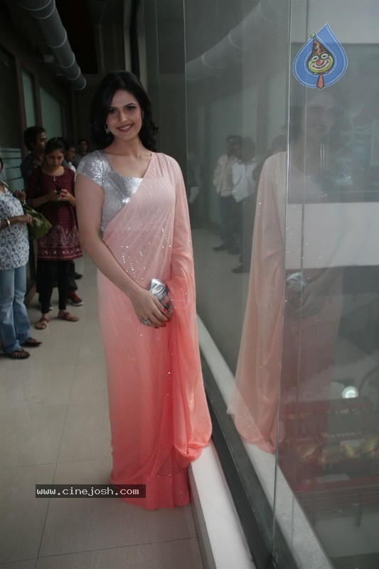 Zarine Khan At BIG 92.7 FM Studios - 1 / 13 photos