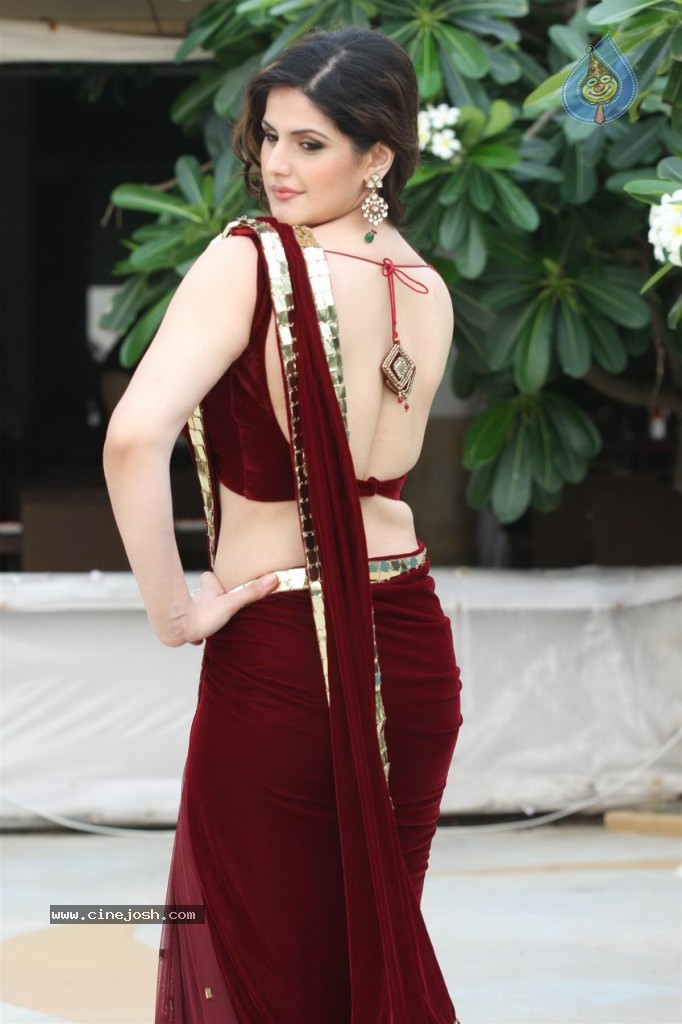 Zarine Khan at GJIWL Launch Event - 6 / 37 photos