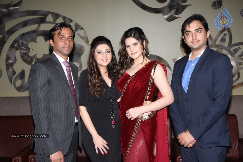 Zarine Khan at GJIWL Launch Event - 21 / 37 photos