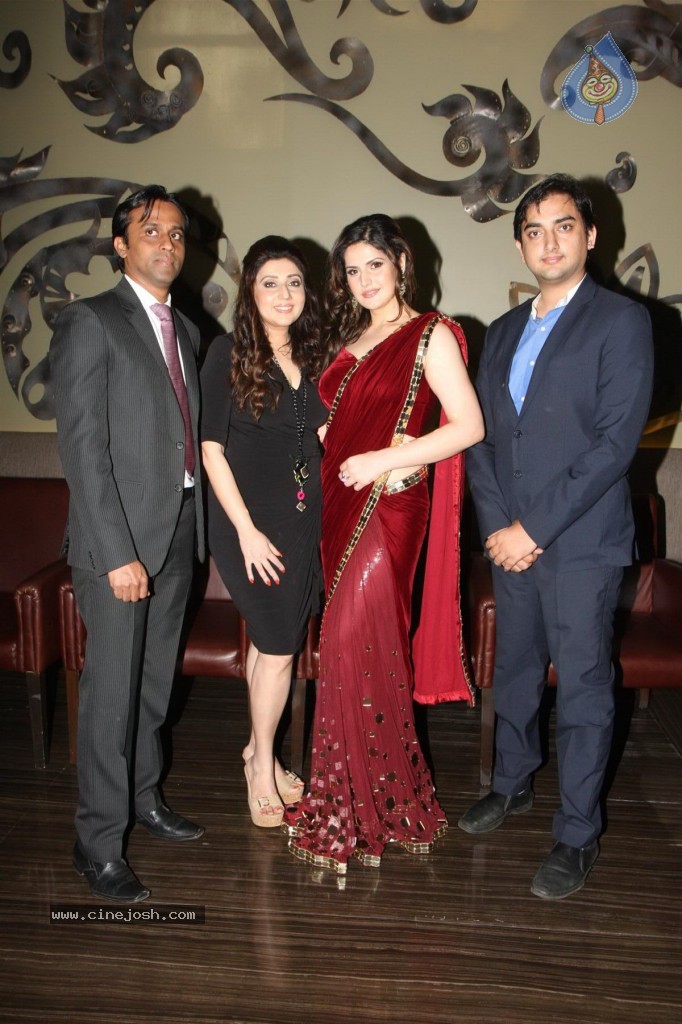 Zarine Khan at GJIWL Launch Event - 26 / 37 photos