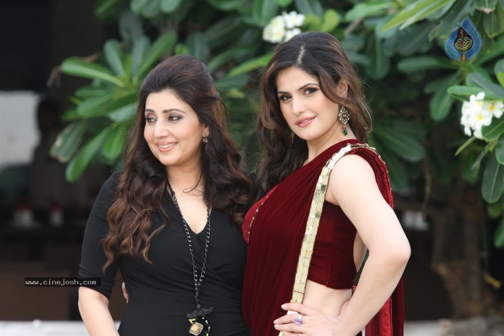 Zarine Khan at GJIWL Launch Event - 35 / 37 photos