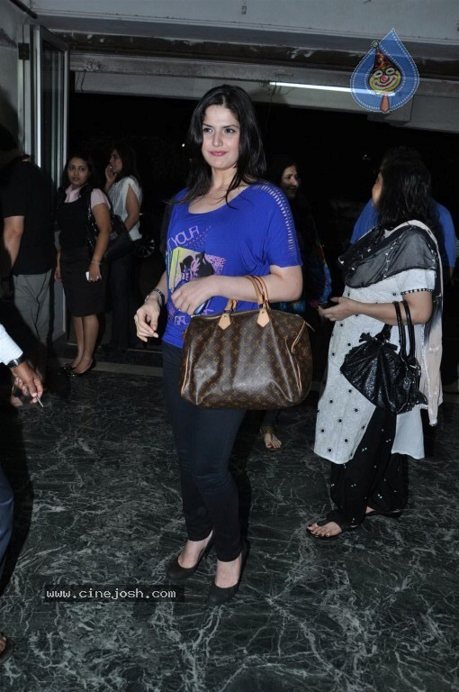Zarine Khan at Kader Khans Play - 9 / 18 photos