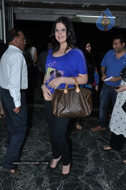 Zarine Khan at Kader Khans Play - 11 / 18 photos