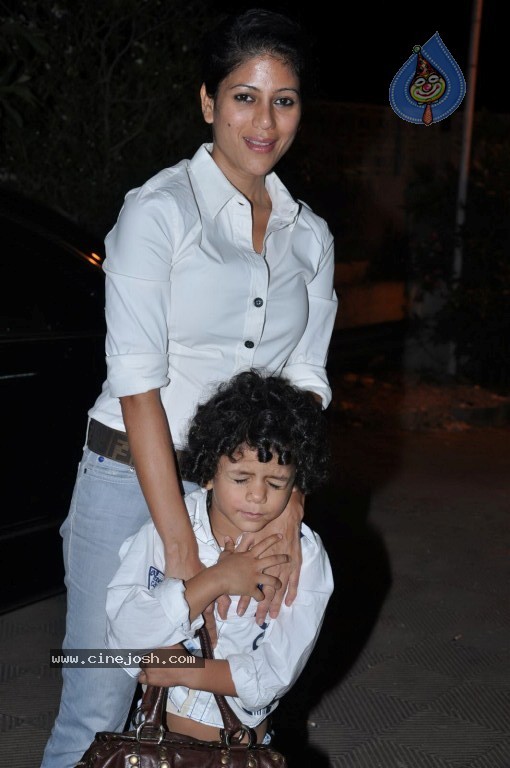 Zarine Khan at Kader Khans Play - 14 / 18 photos