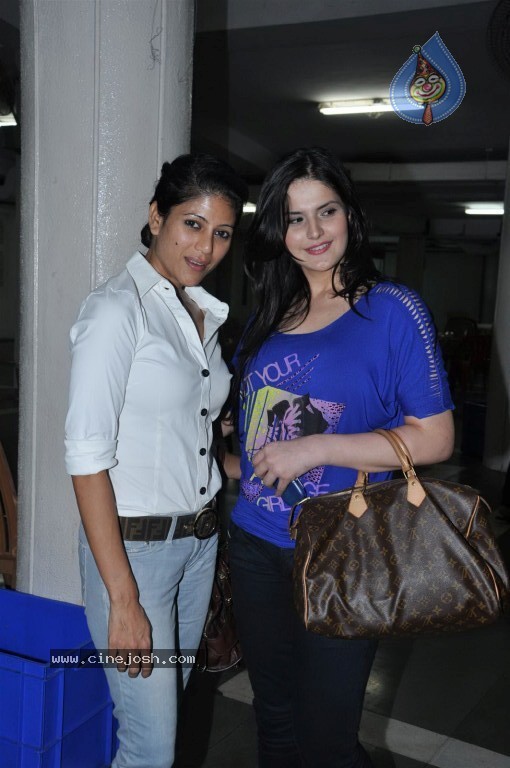 Zarine Khan at Kader Khans Play - 18 / 18 photos