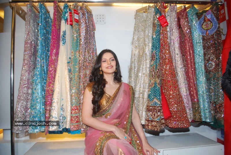 Zarine Khan At Riyaz Gangji's Libas Store - 3 / 30 photos