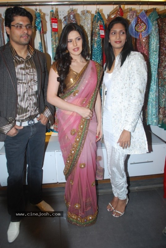Zarine Khan At Riyaz Gangji's Libas Store - 11 / 30 photos