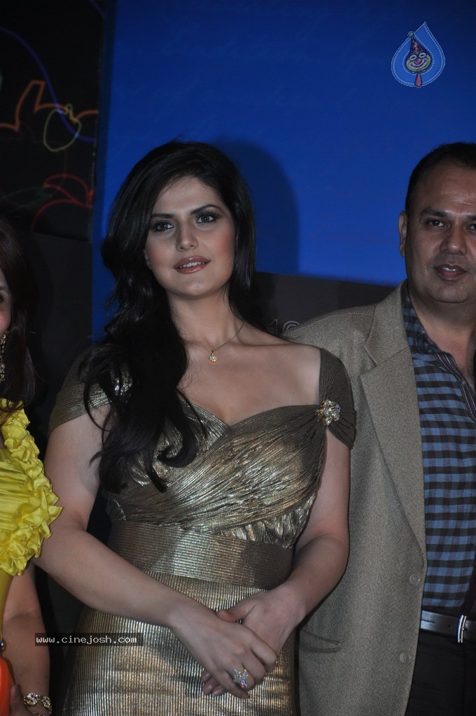 Zarine Khan Launches Vegetarian Calendar - 24 / 36 photos