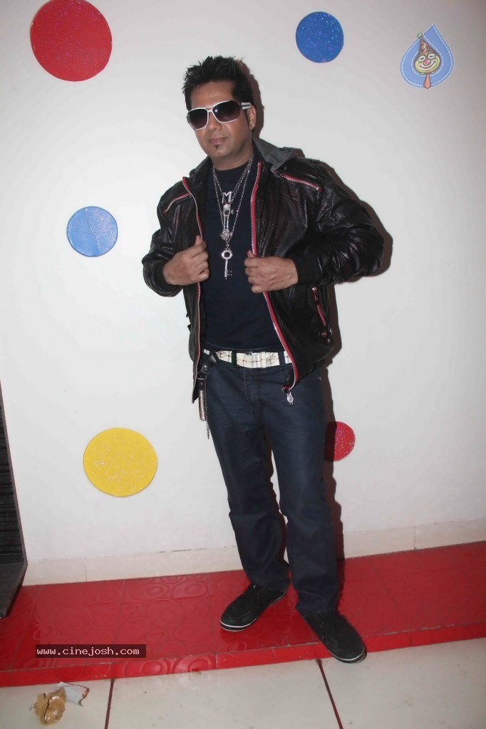 Zindagi 50-50 On Location Song Shoot - 4 / 31 photos