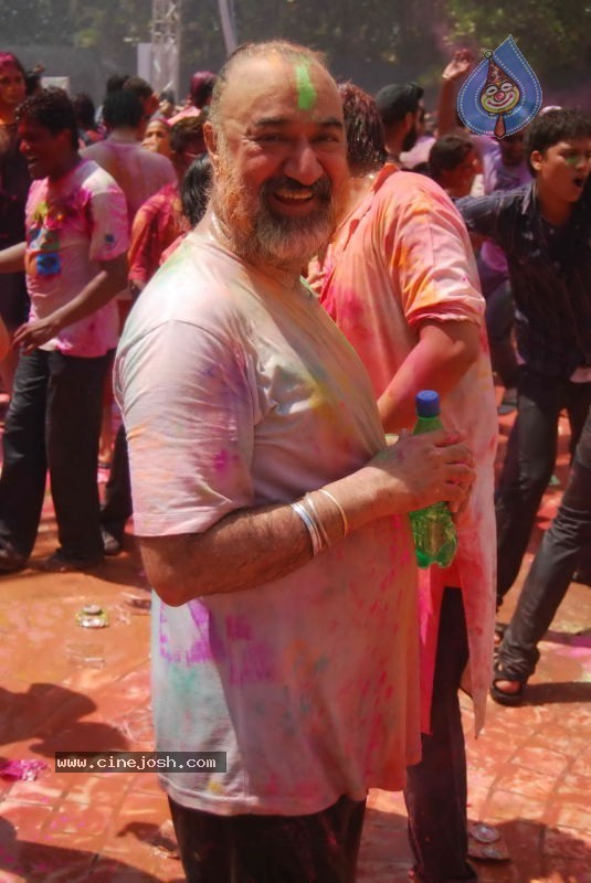 Zoom Holi Party 2011 - 52 / 148 photos